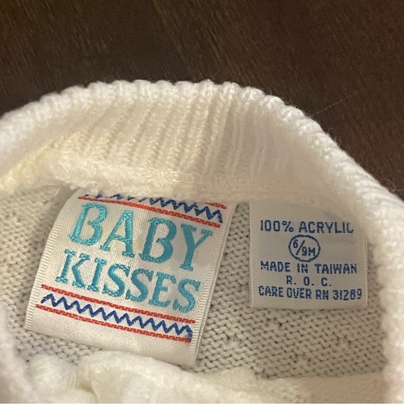 Vintage Baby Kisses 6-9 months cardigan blocks and rattle - Picture 3 of 4